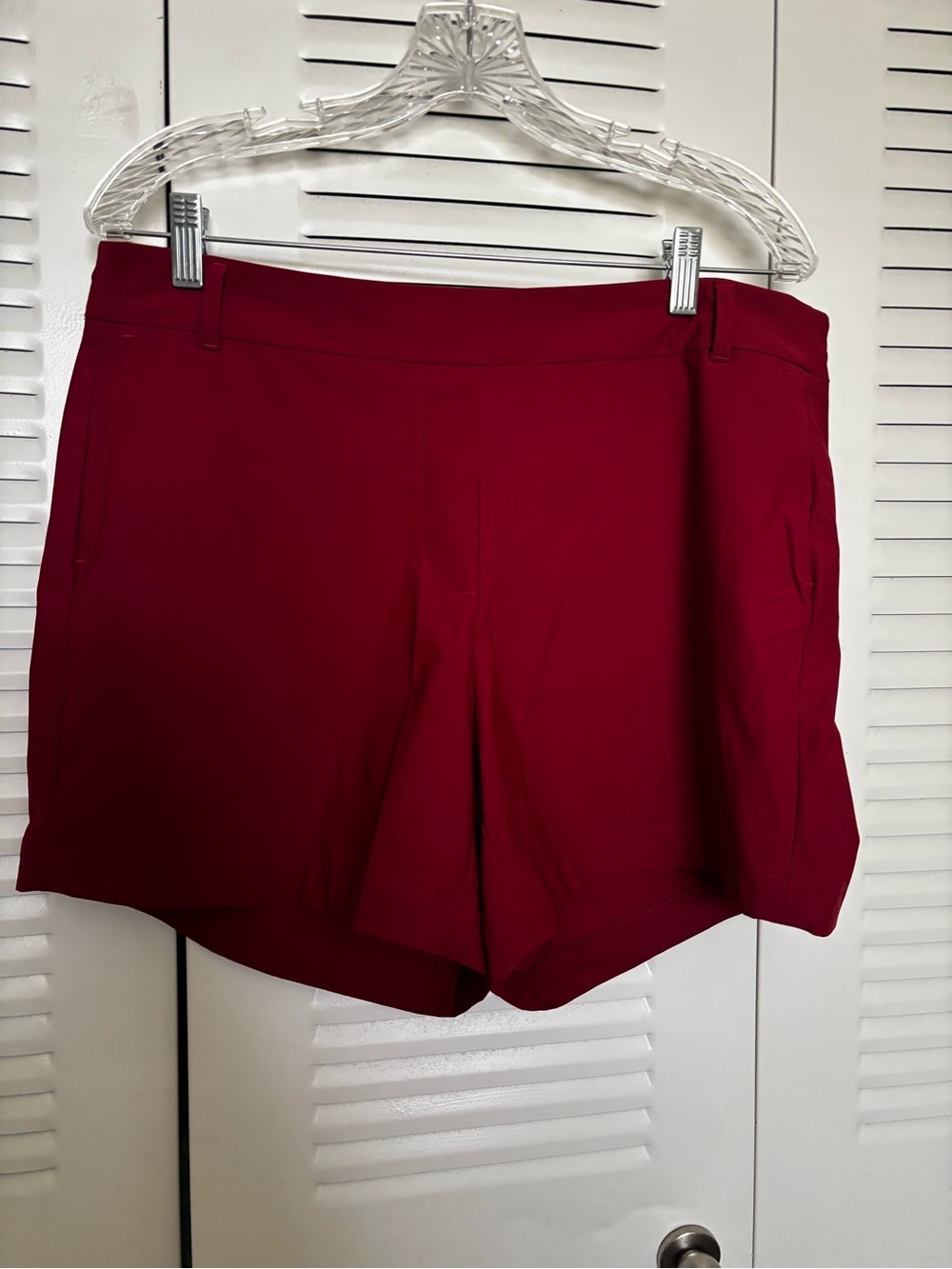 Women’s Stretch Mid-Rise burgundy shorts